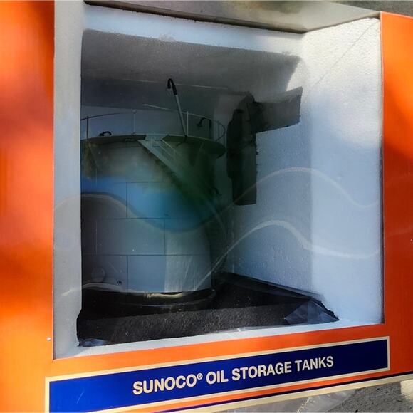 Cylindrical Oil Storage Tank - Gray - Picture 5 of 5